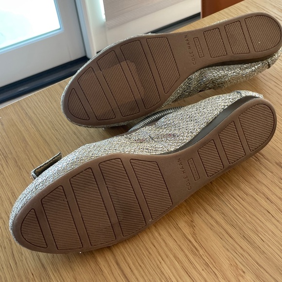 NWT Cole Haan Glittering Silver Flats 8.5 - Picture 3 of 13